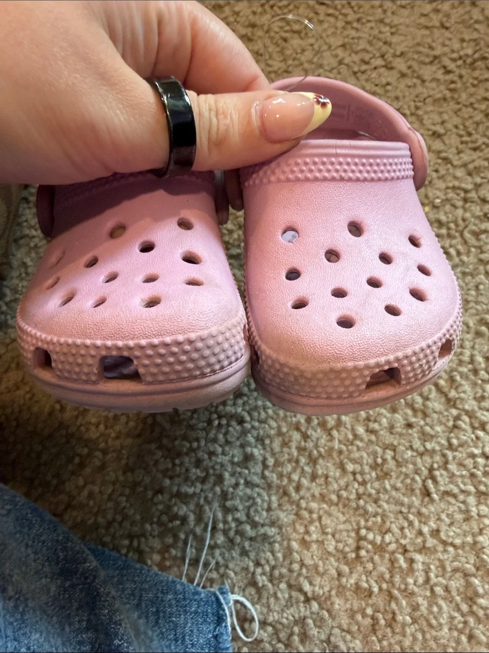 B69 6C Lt pink/purple crocs